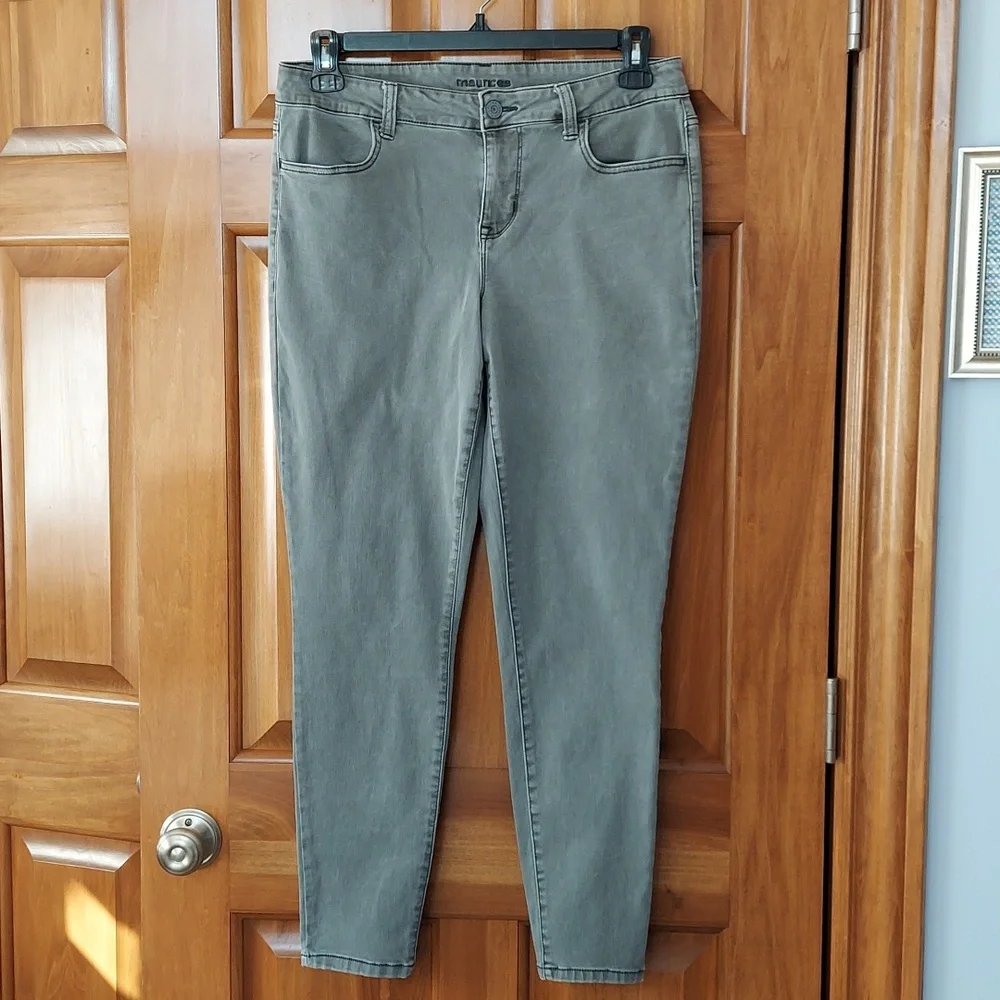 Maurices Skinny Leg Jeggings Stretchy Pants Faded Gray Pockets Size Large 12-14